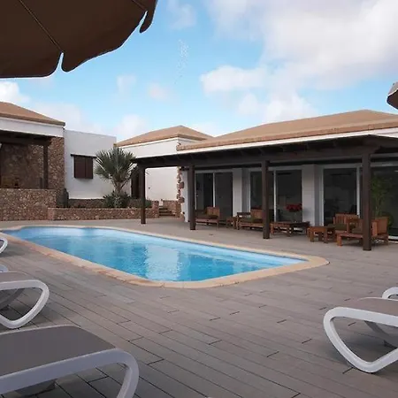 Pueblo Canario Apartahotel